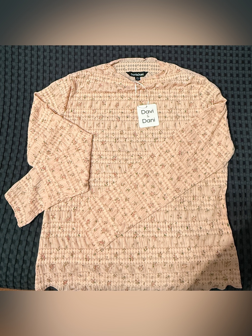 DAVI & DANI Women’s Blush Pink Stretch Lace Crewneck shirt